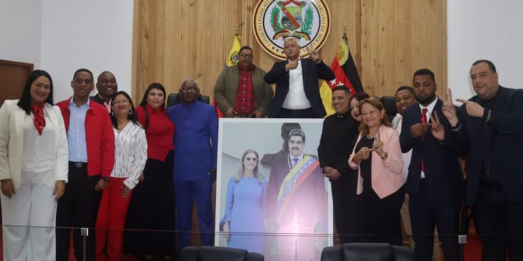 Bajo el juramento de defender la Patria CLEBM instala nuevo Período Legislativo y elige Junta Directiva para 2026