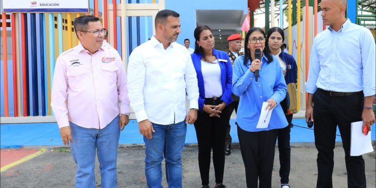 Presidenta (E) Delcy Rodríguez  lidera inicio del segundo periodo escolar 2025-2026 desde La Guaira