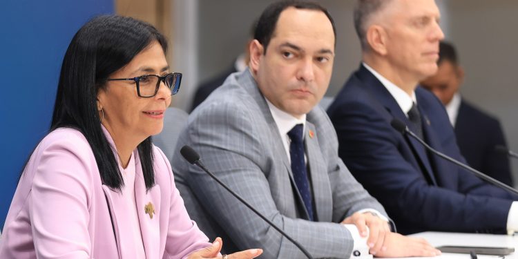 Presidenta Encargada aseguró que “la obligación primordial del Estado es garantizar el futuro y la felicidad económica y social del pueblo”