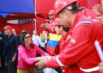 Presidenta encargada Delcy Rodríguez recibe a la Gran Marcha de la Clase Obrera en respaldo a la soberanía y la Ley de Hidrocarburos