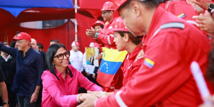 Presidenta encargada Delcy Rodríguez recibe a la Gran Marcha de la Clase Obrera en respaldo a la soberanía y la Ley de Hidrocarburos