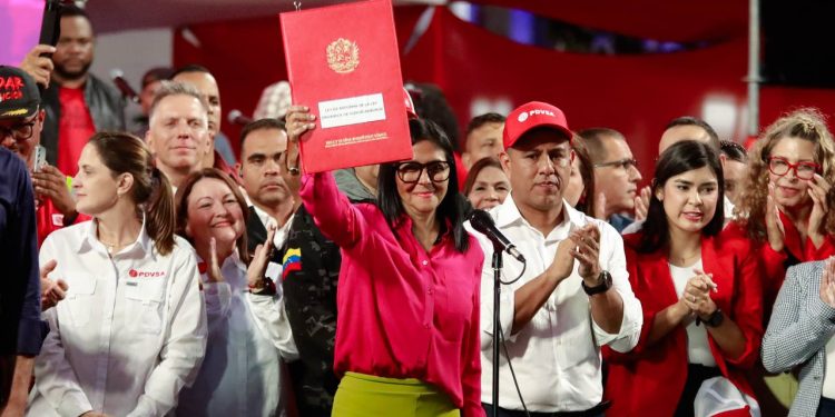 Presidenta Encargada Delcy Rodríguez: “En esta ley se encuentra plasmada la impronta y el legado del comandante Chávez” 1 Presidenta Encargada Delcy Rodríguez: “En esta ley se encuentra plasmada la impronta y el legado del comandante Chávez”