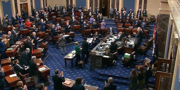 El Senado de EE.UU. someterá a votación una resolución para limitar las acciones militares contra Venezuela