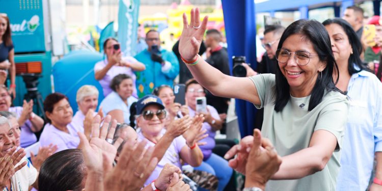 Presidenta encargada Delcy Rodríguez lidera despliegue social y económico en Los Cortijos 1 24MG 2260 P 1 1536x1025 1