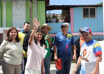 Presidenta (E) Delcy Rodríguez inspecciona Comuna “Guaicamacuto Bicentenario” para impulsar las 7T y el Poder Popular