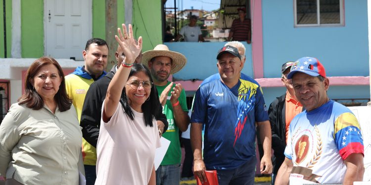 Presidenta (E) Delcy Rodríguez inspecciona Comuna “Guaicamacuto Bicentenario” para impulsar las 7T y el Poder Popular