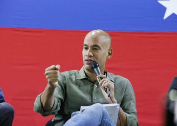 Héctor Rodríguez insta a combatir guerra silenciosa de las redes con movilización inteligente