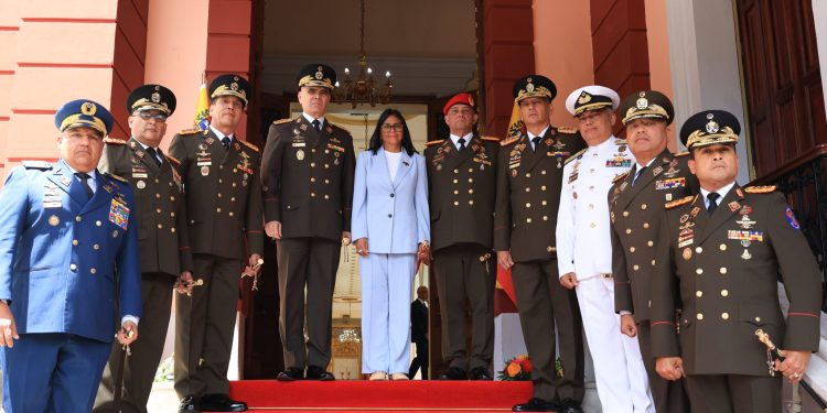 Delcy Rodríguez exalta la trayectoria y lealtad del G/J Vladimir Padrino López y del Alto Mando Militar que le acompañó 
