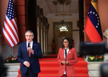 Doug Burgum: «La ventana de oportunidad entre EE.UU y Venezuela es hoy más amplia que nunca»