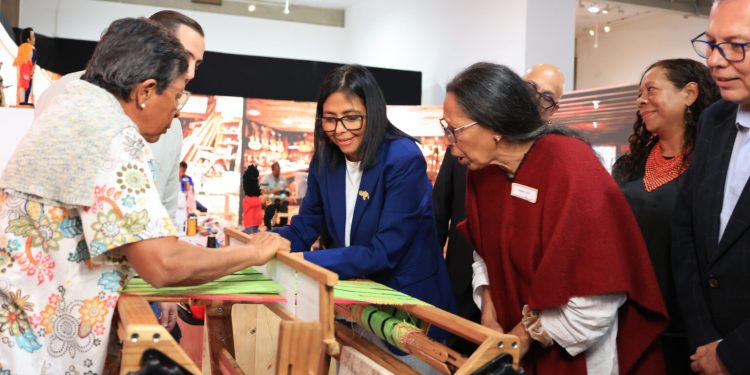 Delcy Rodríguez lideró entrega de máximos galardones a la cultura nacional