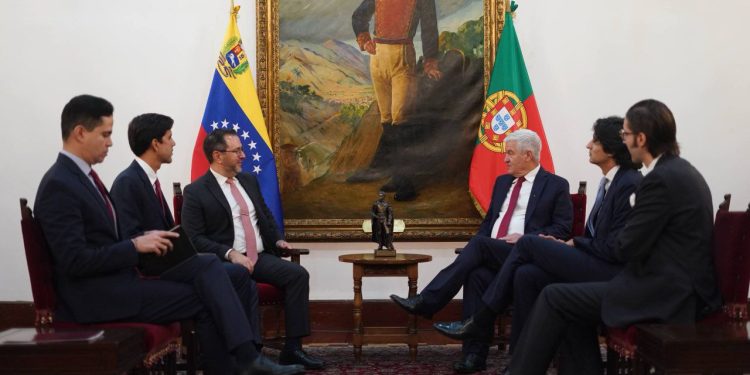 Canciller Yván Gil recibe Copias de Estilo del Embajador de Portugal, Manuel Pinheiro da Silva