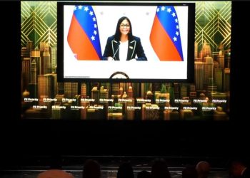 «Vengan a ver la verdad de Venezuela»: El llamado de la Presidenta (E) Delcy Rodríguez a los inversores globales