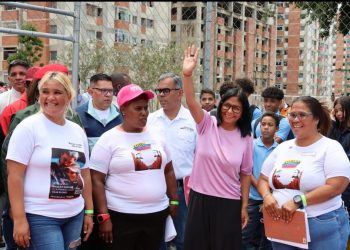 Presidenta (E) ratifica vocación de paz de Venezuela durante encuentro con circuitos comunales en Caracas