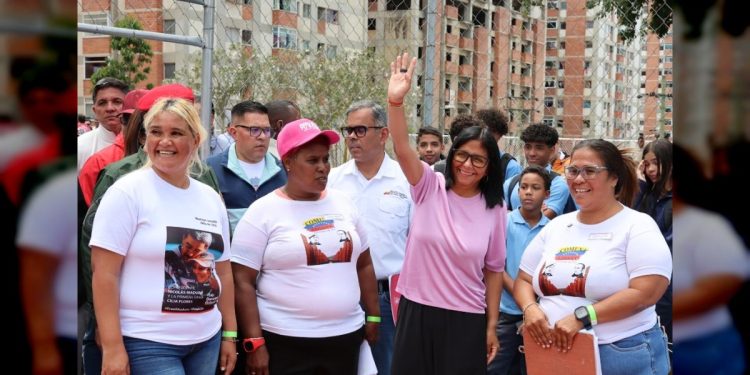 Presidenta (E) ratifica vocación de paz de Venezuela durante encuentro con circuitos comunales en Caracas