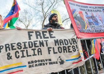 Manifestantes exigen liberación del presidente Maduro y primera dama Cilia Flores en las afueras del tribunal federal de Nueva York