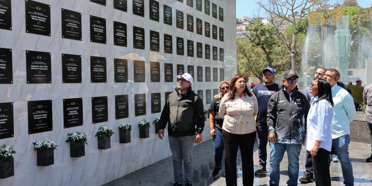Inauguran Monumento en honor a los Héroes y Heroínas del 3-E en el Cementerio del Sur