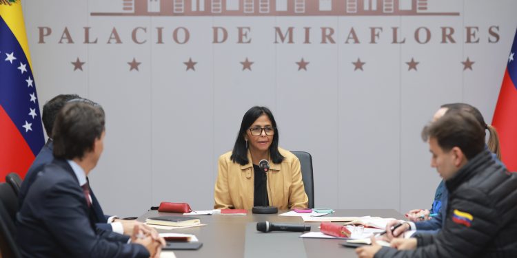 ​Presidenta (E) Delcy Rodríguez lidera reunión estratégica con el Gabinete Económico