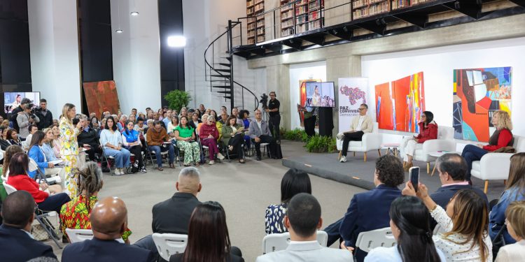 Presidenta (E) fortalece la gestión de condominios a través del «Programa para la Paz y Convivencia Democrática»