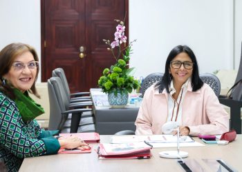 Presidenta (E) y Ministra de Transporte coordinan modernización vial y despliegue de Semana Santa 2026