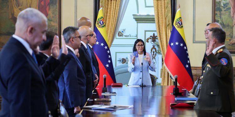 Presidenta encargada juramenta nuevo Gabinete Ejecutivo para fortalecer la gestión revolucionaria
