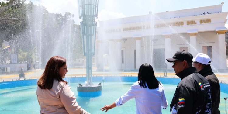 Delcy Rodríguez entrega espacios rehabilitados en el Cementerio General del Sur
