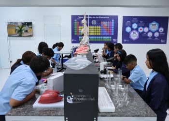 Presidenta (E) entrega rehabilitada la Escuela Técnica «Luis Razetti» y vincula a estudiantes con sectores estratégicos