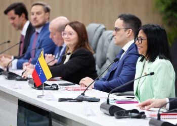 Presidenta (E) Delcy Rodríguez encabeza firma de acuerdos con la petrolera internacional Shell 2 Presidenta (E) Delcy Rodríguez encabeza firma de acuerdos con la petrolera internacional Shell