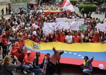 Pueblo venezolano se moviliza masivamente en Caracas para exigir el cese definitivo de las sanciones económicas