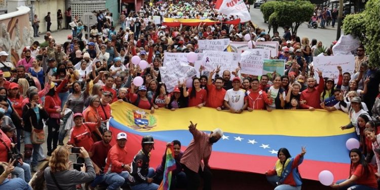 Pueblo venezolano se moviliza masivamente en Caracas para exigir el cese definitivo de las sanciones económicas