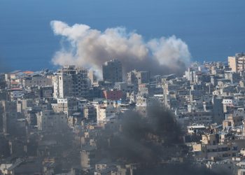 Irán advierte a EE.UU. e Israel: Cese ataques o petróleo superará los 200 dólares