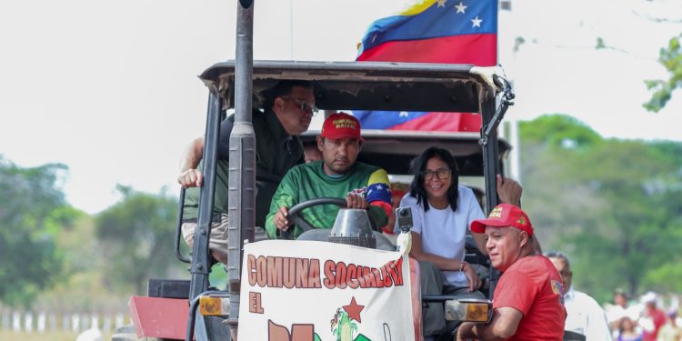 Delcy Rodríguez, Presidenta (E) recorre la Comuna Socialista Agropecuaria El Maizal