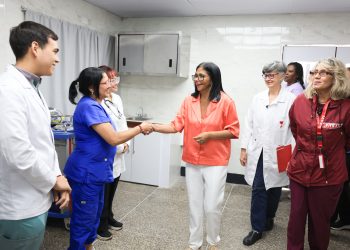 «Que el pueblo sepa que hay quien lo atienda» Presidenta (E) Delcy Rodríguez