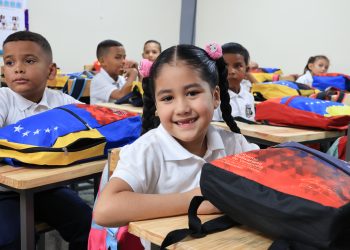Presidenta (E) Rodríguez supervisó rehabilitación integral de escuela en Petare y reiteró: “Sin sanciones, los recursos van a escuelas, hospitales y servicios públicos”