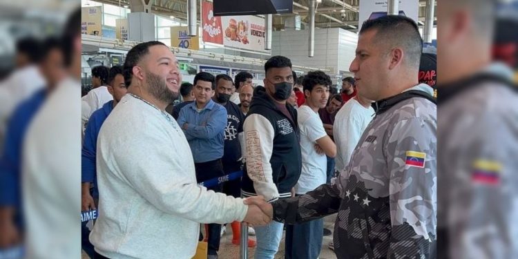 168 venezolanos regresan en el vuelo 131 de Vuelta a la Patria