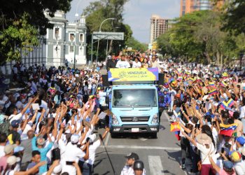 Presidenta Encargada lidera masiva caravana en Aragua por el cese de las sanciones y la paz