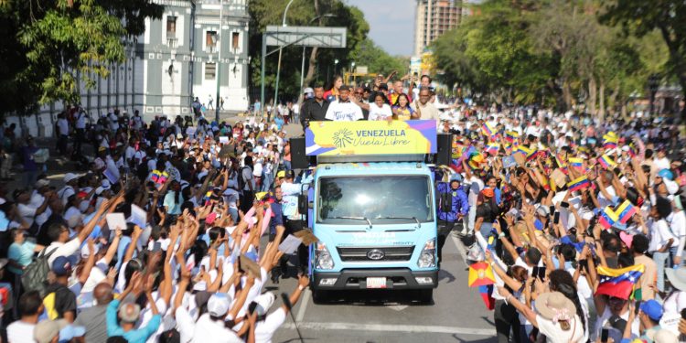 Presidenta Encargada lidera masiva caravana en Aragua por el cese de las sanciones y la paz
