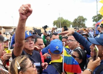 Jorge Rodríguez responde a insultos xenófobos: “Nos llamaron monos, bueno, somos monos, pero somos libres y soberanos”