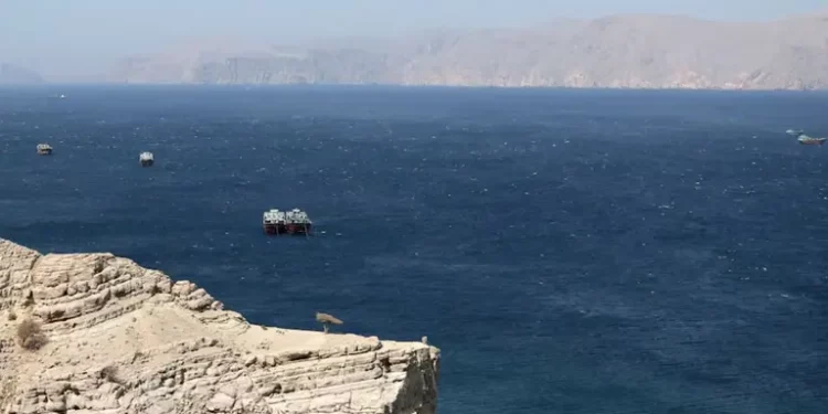 Irán suspende el tráfico de crudo por Estrecho de Ormuz tras nuevos ataques