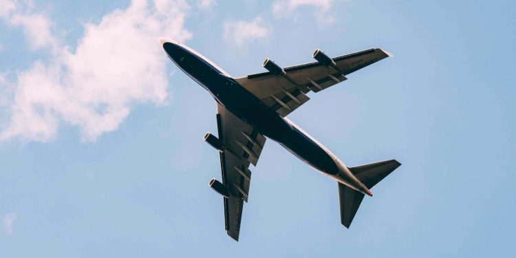 El bloqueo en Ormuz amenaza a Europa con dejar a los aviones en tierra