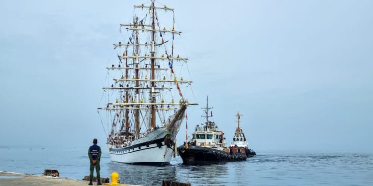 ​El Buque Escuela «Simón Bolívar» arriba a San Cristóbal y Nieves
