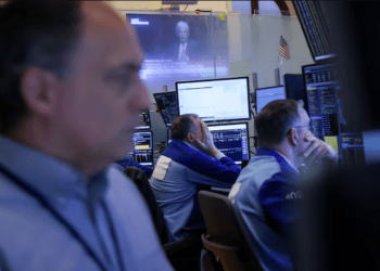 El S&P 500 cae un 0,18 % ante la incertidumbre por la tregua entre EE.UU. e Irán, mientras el petróleo roza los 100 dólares