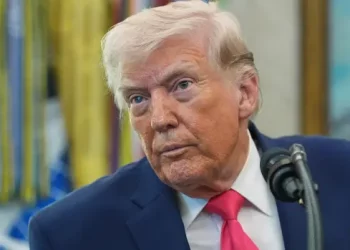 Trump anuncia arancel del 50% a países que suministren armas a Irán horas después de alcanzar una tregua con Teherán