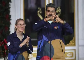 Firmes como la fe de un pueblo Maduro y Cilia de pie ante la adversidad