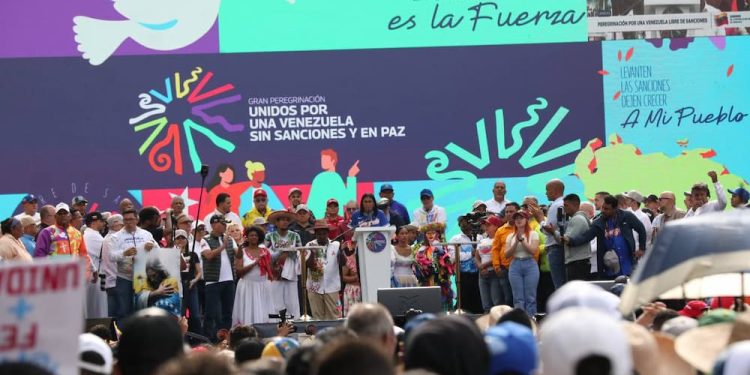 Gobierno Nacional fija la pensión de los adultos mayores en 70 dólares y anuncia un incremento del 40%