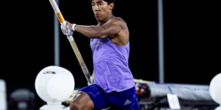 Ricardo Montes de Oca hace historia en Texas: Nuevo récord nacional absoluto de salto con pértiga
