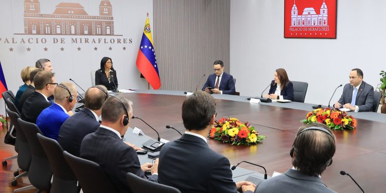 Presidenta (E) : “Estamos trabajando en el reglamento de la Ley Orgánica de Hidrocarburos escuchando a las empresas”