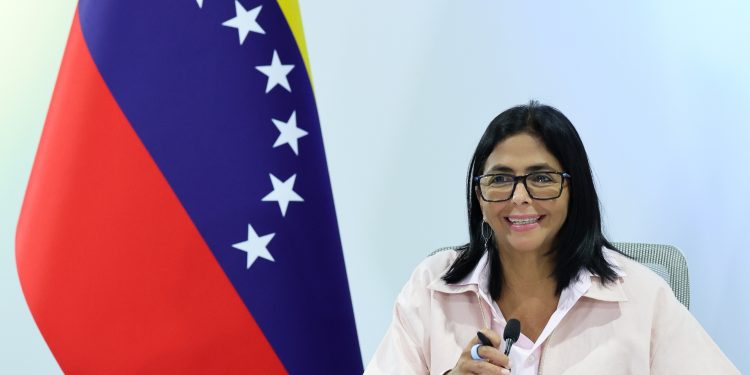 Presidenta (E) anuncia el regreso de Venezuela al FMI como una victoria diplomática