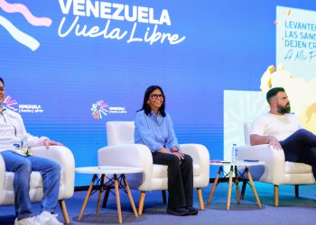 Delcy Rodríguez garantiza mejoras para la clase trabajadora y advierte sobre campañas de desestabilización