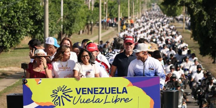 Presidenta (E) encabeza en Carabobo multitudinaria Peregrinación Nacional
