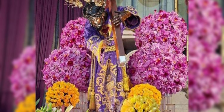 Nazareno de San Pablo sale en procesión acompañado de sus fieles